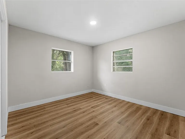 1218 Crescent St — Photo 21