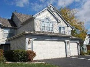 639 Kingsbridge Dr, Carol Stream, IL 60188