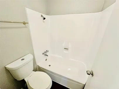 2606 Ektom Drive - 6 — Photo 4
