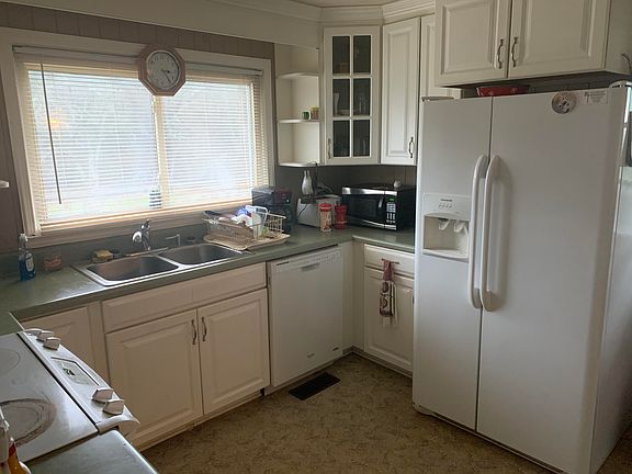 3rd image of 705 Cedar Valley Rd