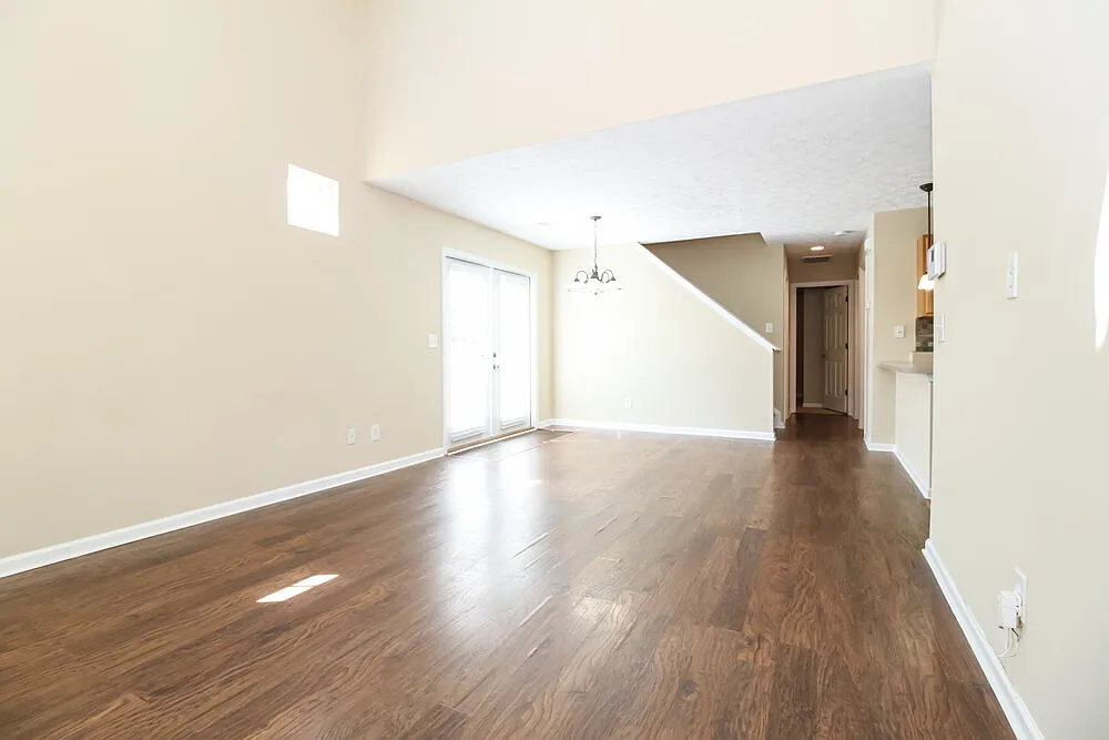 3 bed, 2.5 bath, 1365 sqft, $2,060 — Photo 3