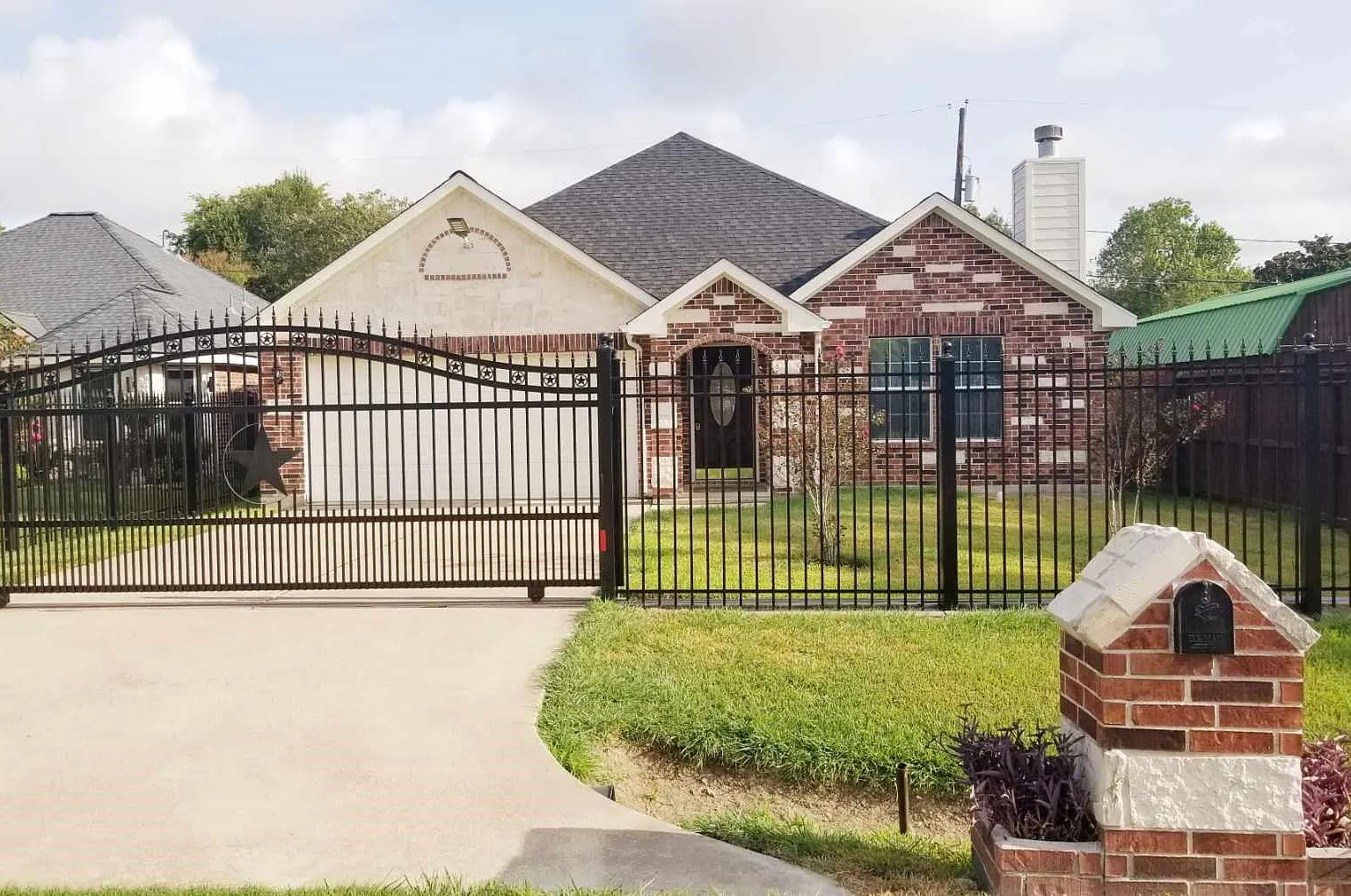 3 bed, 2.0 bath, 1710 sqft, $2,200 — Photo 1