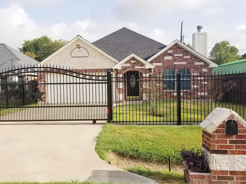 6650 Roberson St