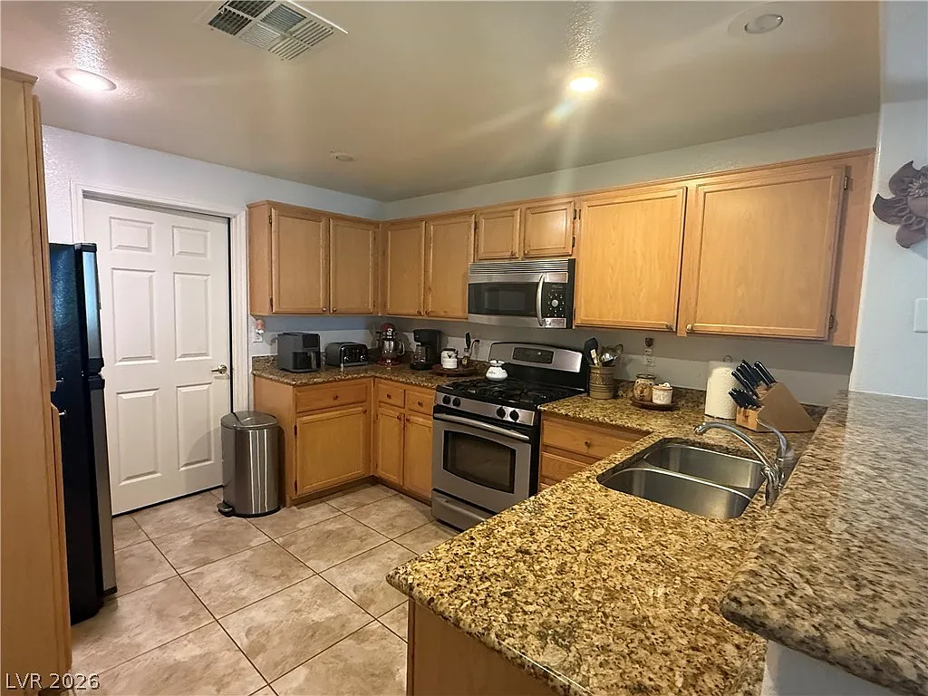 3 bed, 2.5 bath, 1492 sqft, $1,800 — Photo 4