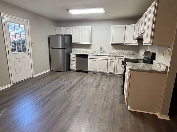 2nd image of 3322 N Detroit Ave APT 2