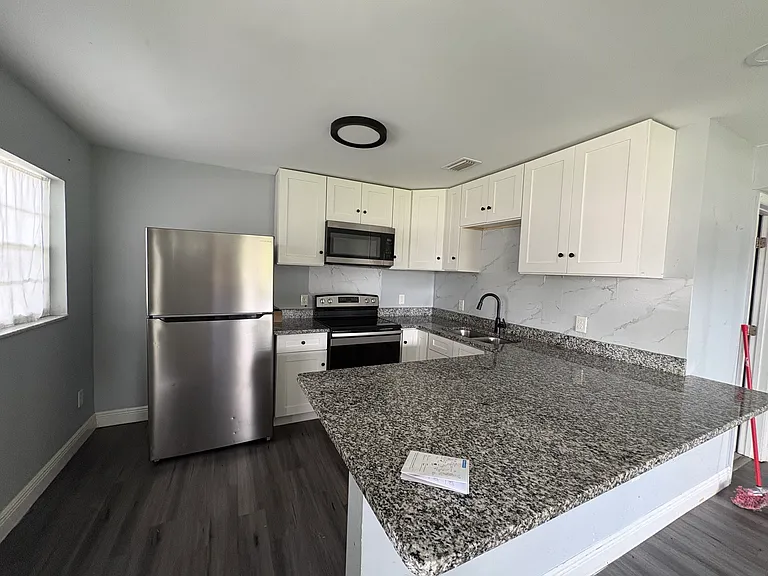 14628 N 43rd St — Photo 3