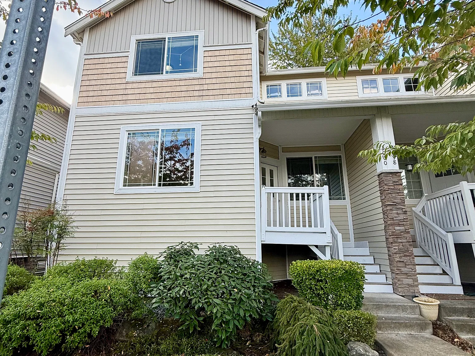 3 bed, 2.5 bath, 1634 sqft, $2,700 — Photo 2