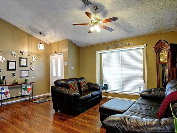 5th image of 7509 Lauren Ln