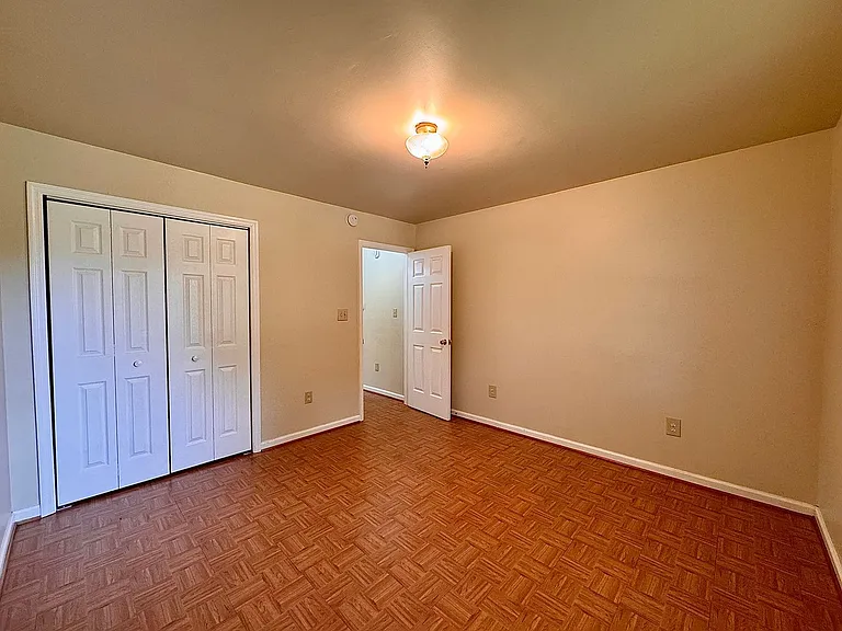 124 E Ferrell St — Photo 7