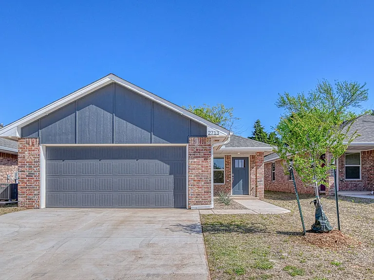 2713 Clifton Ter — Photo 1