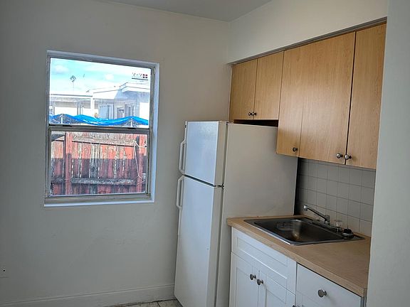 3rd image of 92 W 28th St #1