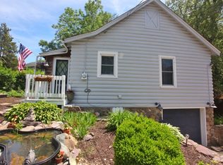 4 Lenape Trl, Oak Ridge, NJ 07438