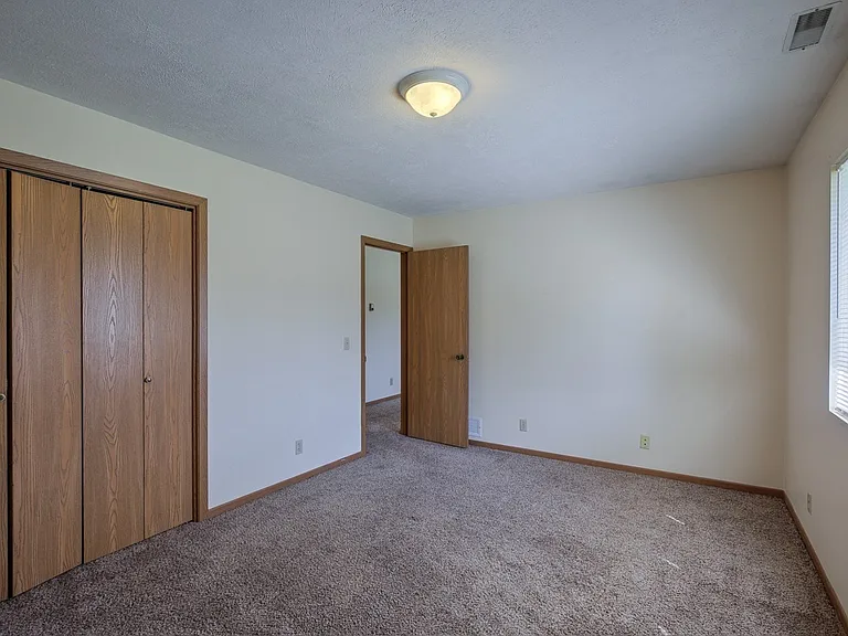 404 Chestnut Dr — Photo 33