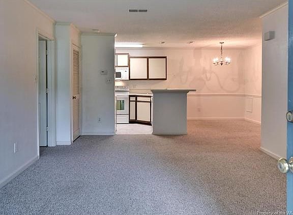 4th image of 105 Stratford Dr