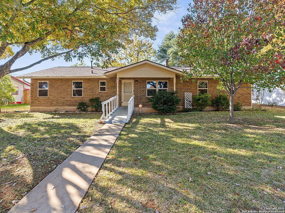 1st image of 612 Bluebonnet St