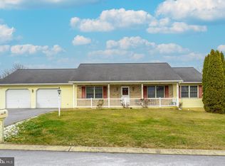 17 Vista Dr, Fredericksburg, PA 17026