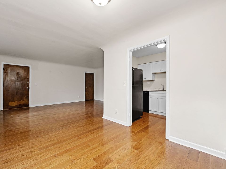1st image of 3519 Linwood Ave APT 2