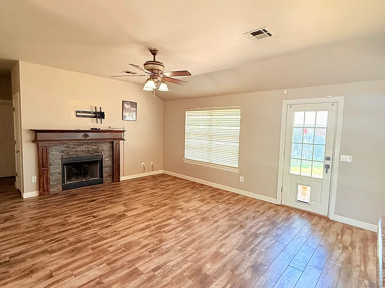 1801 Brittany Ln — Photo 17