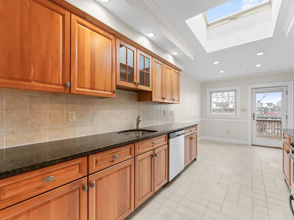 262-264 W Broadway #3, Boston, MA 02127