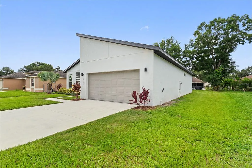 4 bed, 2.0 bath, 1670 sqft, $2,150 — Photo 3