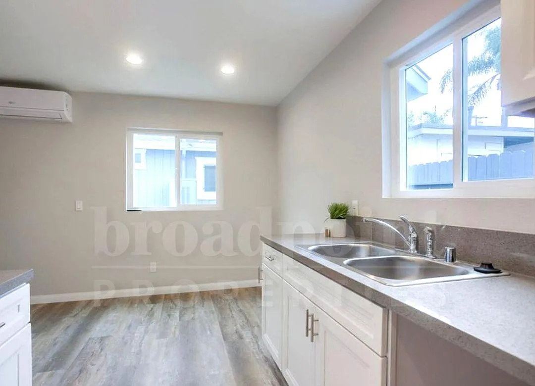 2 bed, 1.5 bath, $1,995 — Photo 3