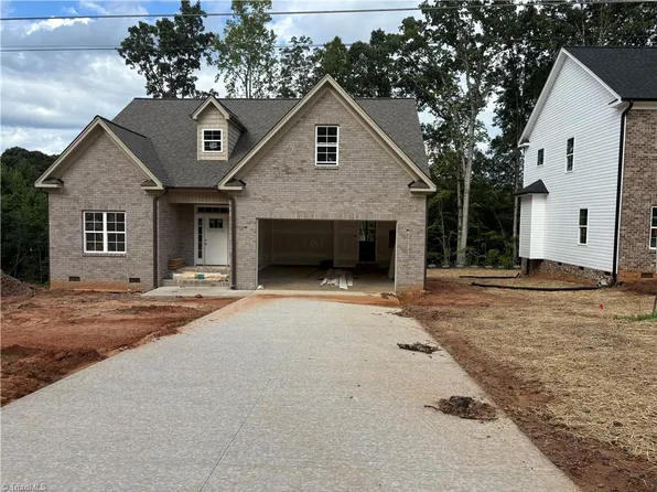 1005 Kelwyn Ln, Lewisville, NC 27023