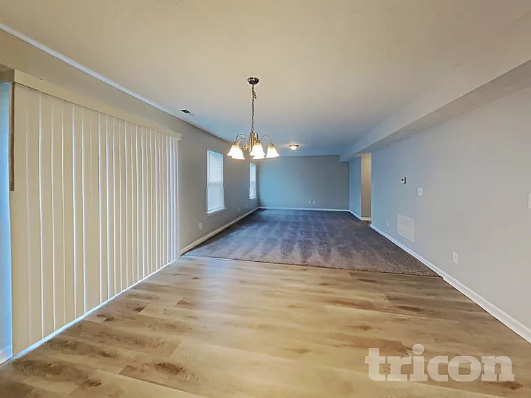501 Foliage Ln — Photo 8
