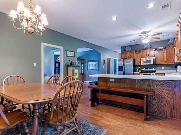 4th image of 4123 Summer Cir W