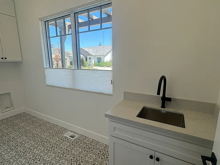 320 Cecile Ct — Photo 22