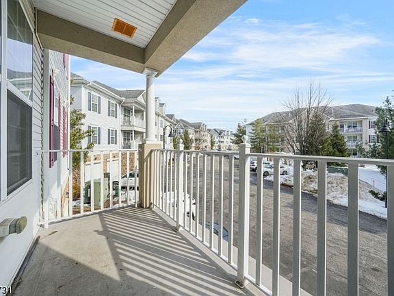 3rd image of 4 Cliff Rd, Unit B2