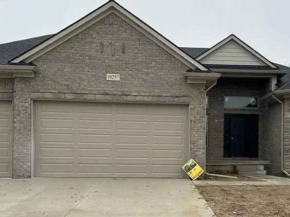 19257 Thompson Dr, Macomb, MI 48042