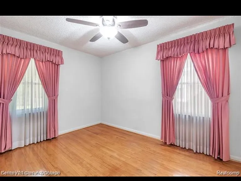 18535 Audette St — Photo 10