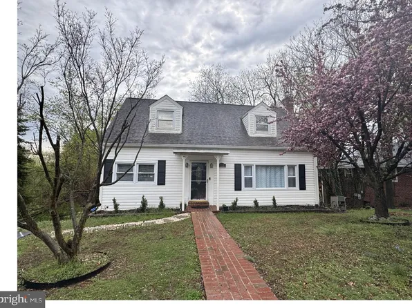 305 Cedar Ridge Dr, Oxon Hill, MD 20745