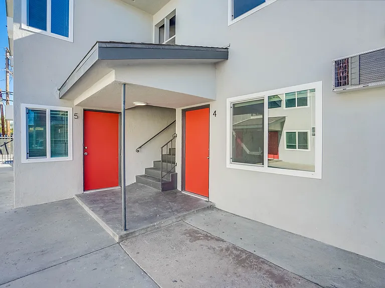 900 Alamitos Ave — Photo 9