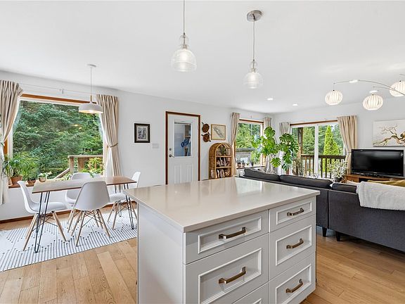 4th image of 75 Sutton Rd