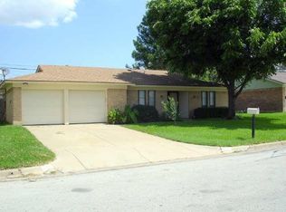 921 Springdale Rd, Bedford, TX 76021