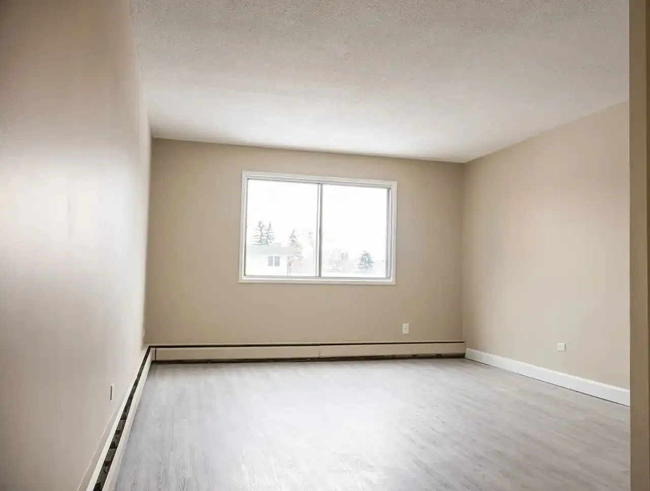 11016 109 Avenue NW — Photo 3