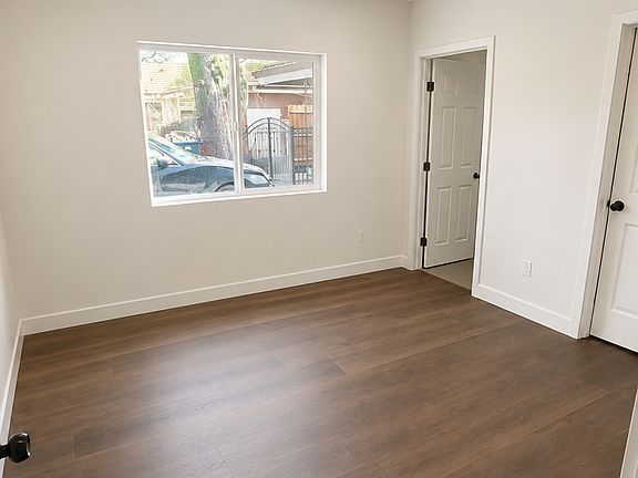 5th image of 923 W Elm St APT B