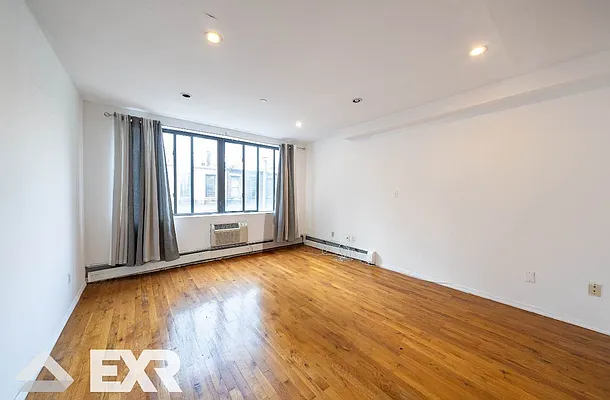 Rented by EXR | media 18