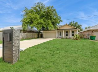 26 10th Ave, Shalimar, FL 32579