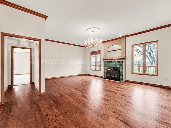 3rd image of 271 Loganberry Rd