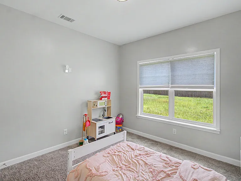 214 E Franklin St — Photo 10