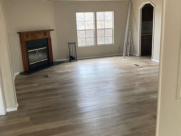 5th image of 112 N Little River Ct
