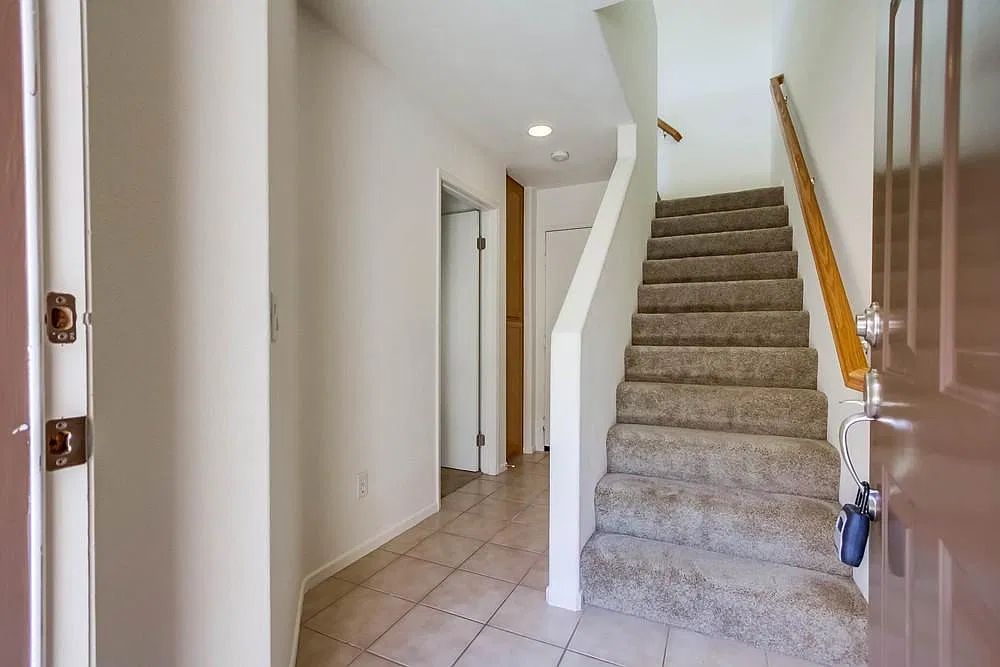 3 bed, 1044 sqft, $3,300 — Photo 3