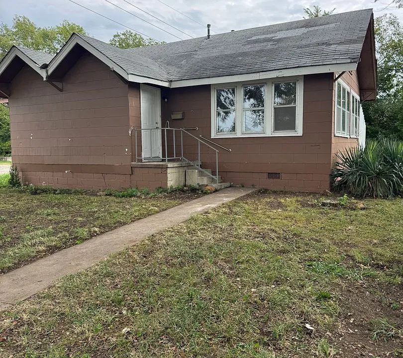132 N Comanche Ave