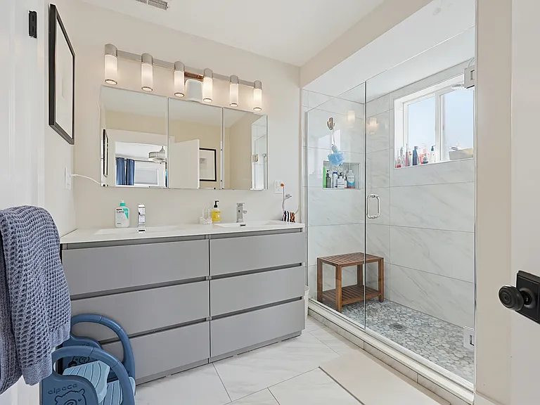 13 Ruthven St #3 — Photo 10