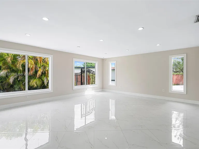 13611 SW 77th St — Photo 5