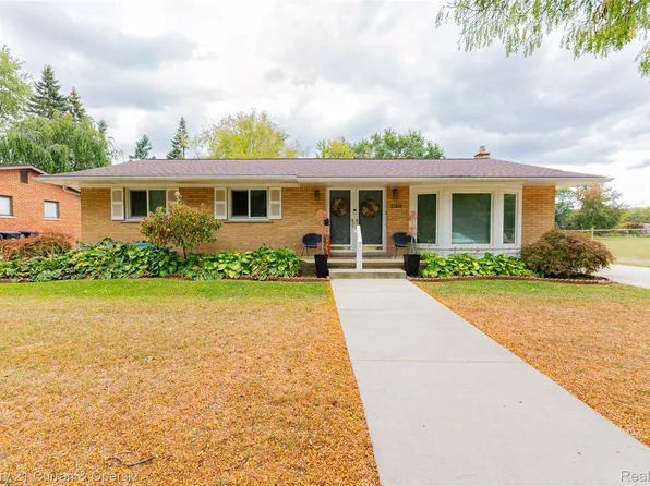 31221 Lyndon St, Livonia, MI 48154