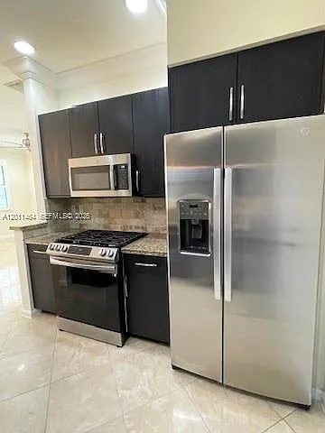 3160 NW 127th Ter #3160 — Photo 4