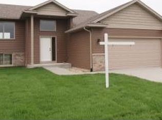 4107 Stone Point Dr NE, Rochester, MN 55906